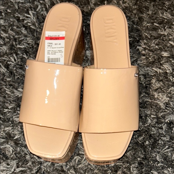 NWT-DKNY Women's Nude Platform Slides - Picture 2 of 6